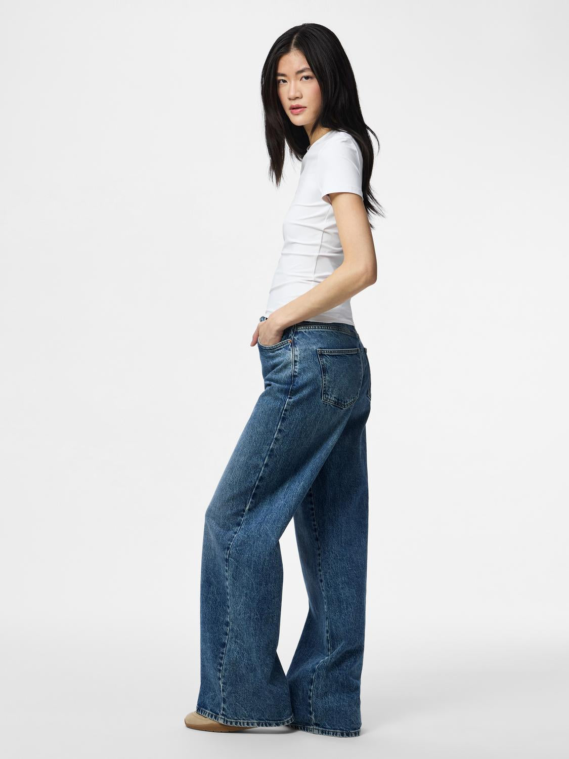 model_shot-back